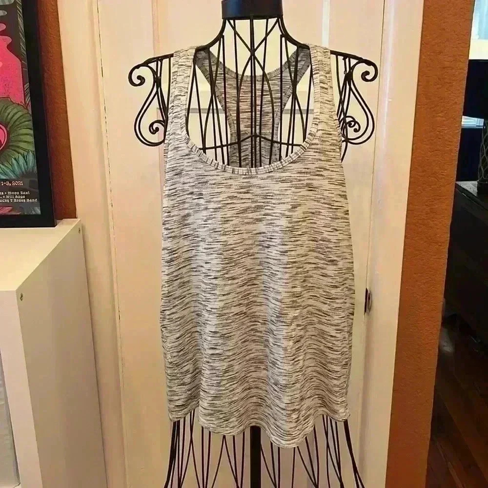 Lululemon Salute the Sun Tank-Sz Unknown